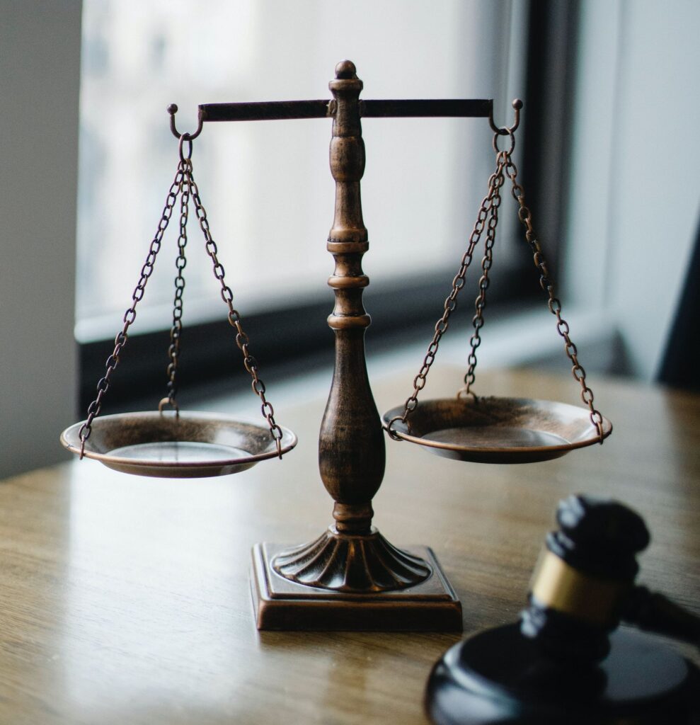 Imagen de una balanza propia de la representación del derecho